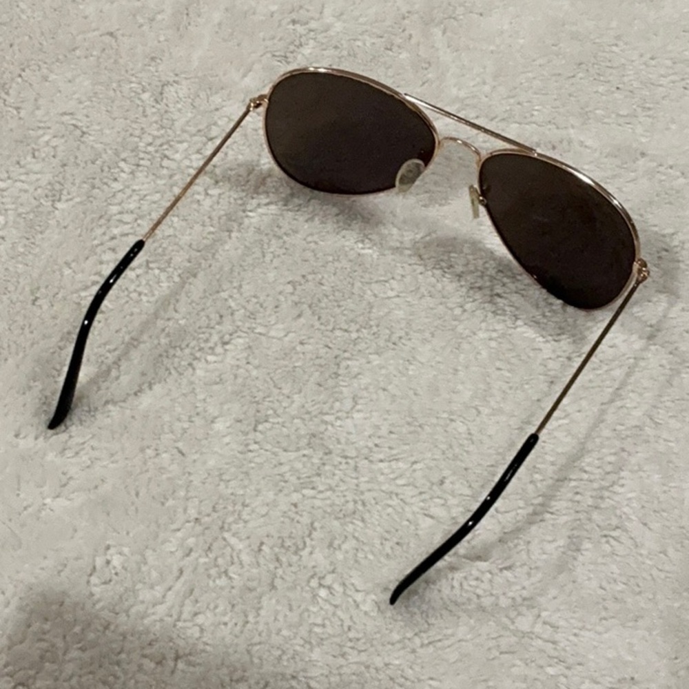 Aviator Sunglasses with Blue Lenses and metal framed. - Picture 4 of 4